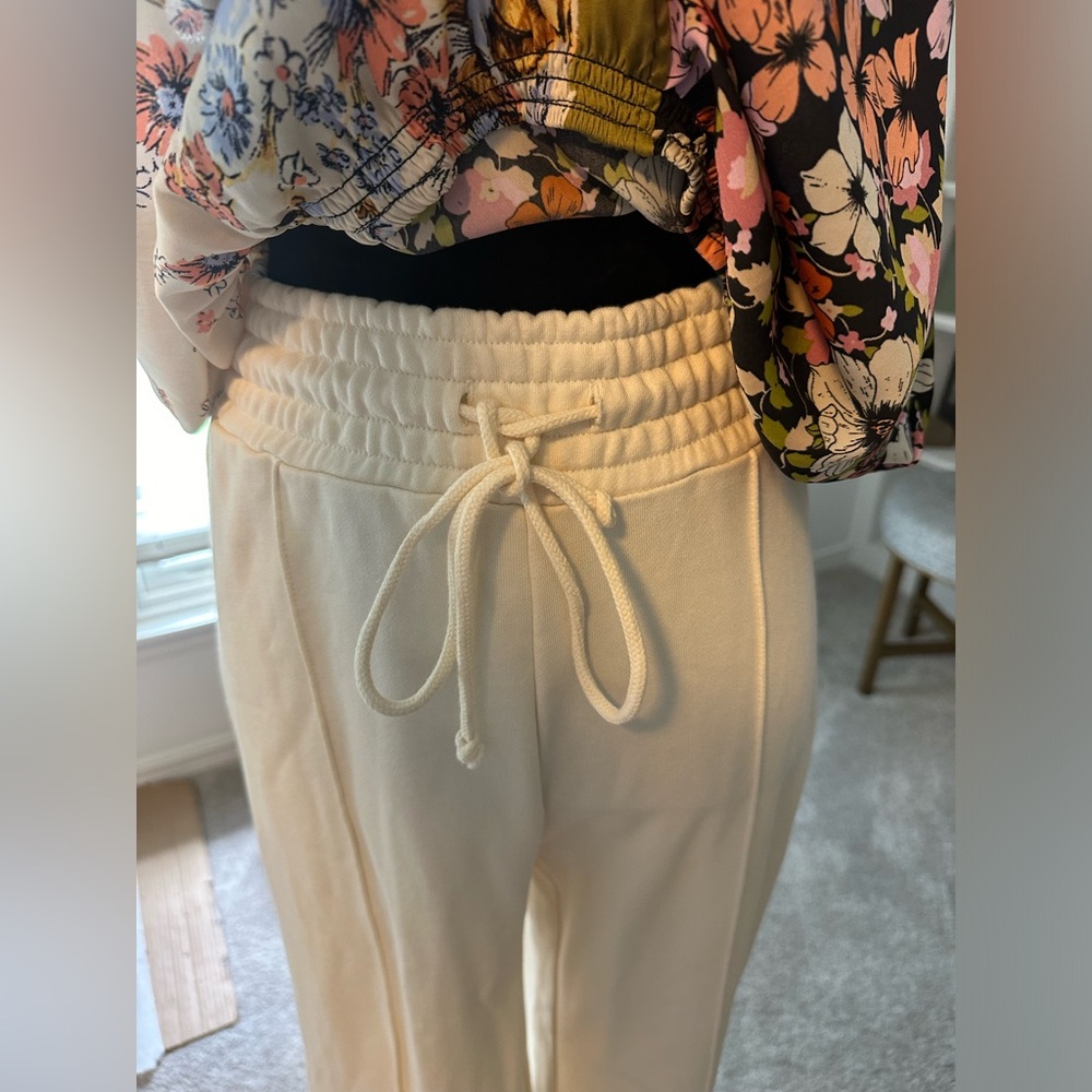 NWT Free People Cotton Blend Full Length Elastic Waist Ivory Pants, size Small